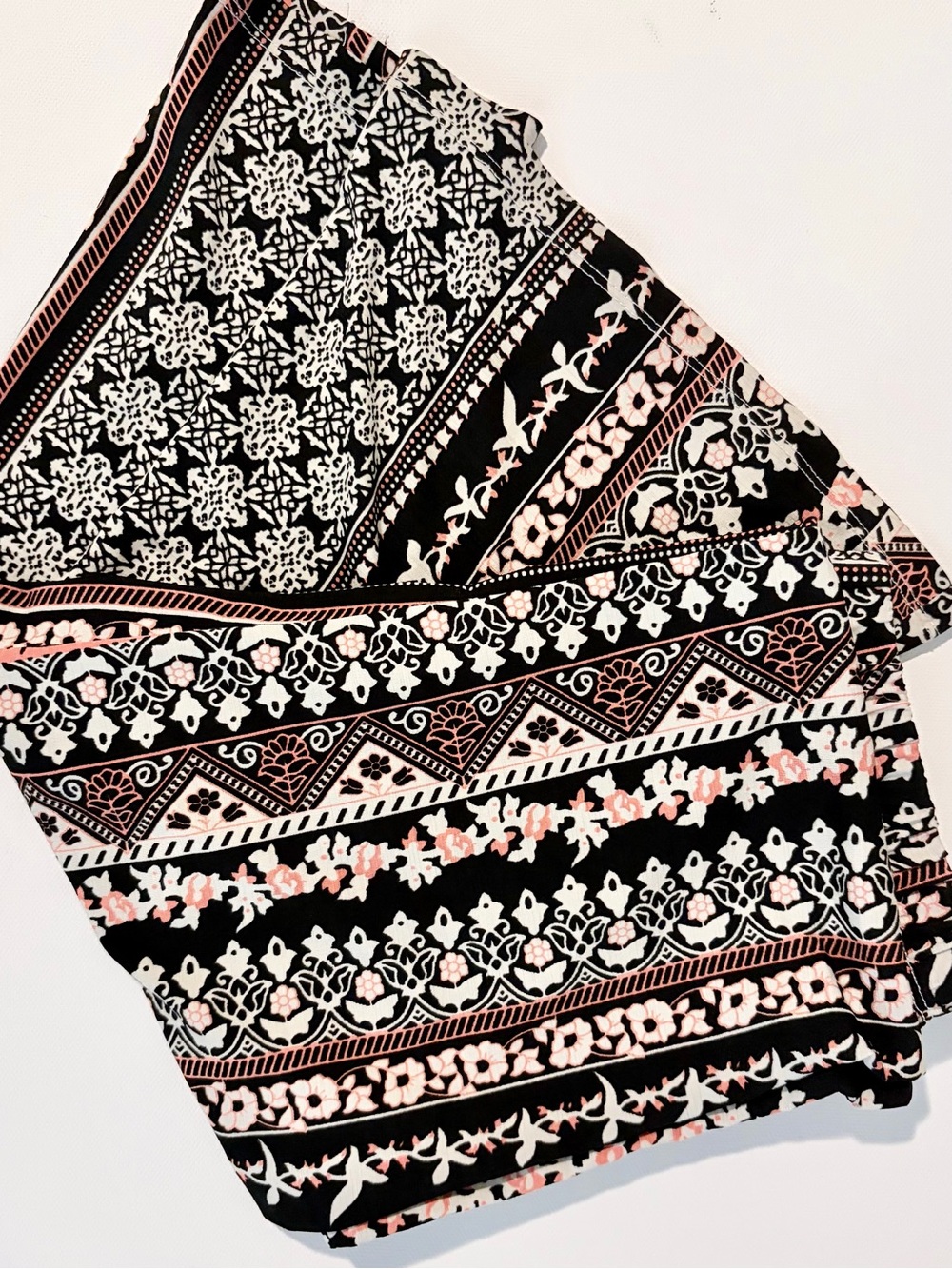 Multi-colored print design flare yoga pants